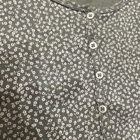 Brandy Melville tshirt - Picture 3 of 4